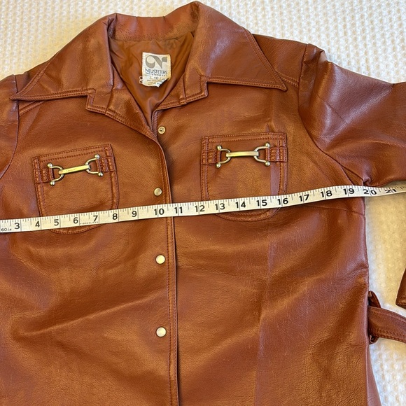 VINTAGE Brown Faux Leather Belted Shirt Jacket Size SMALL MEDIUM Pearl Snap 70s - Picture 12 of 17